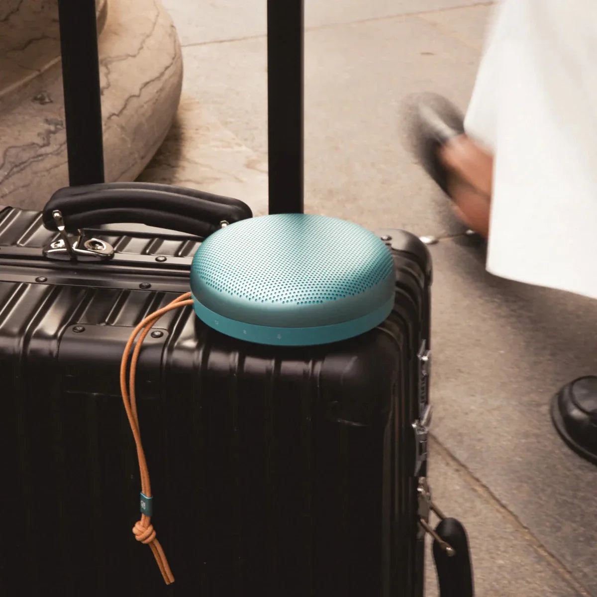 Bang & Olufsen Beosound A1 3. Nesil Su Geçirmez Taşınabilir Bluetooth Hoparlör - (Kutu Hasarlı) - Bluetooth Hoparlör